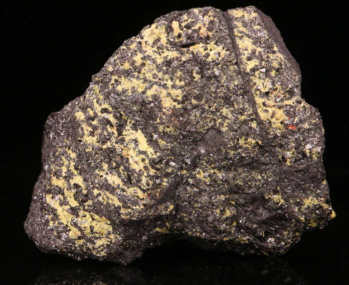 Jouravskite & Gaudefroyite,"N'Chwaning II Mine, Kalahari Manganese Field, Northern Cape, South Afric