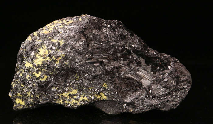 Jouravskite & Gaudefroyite,"N'Chwaning II Mine, Kalahari Manganese Field, Northern Cape, South Afric