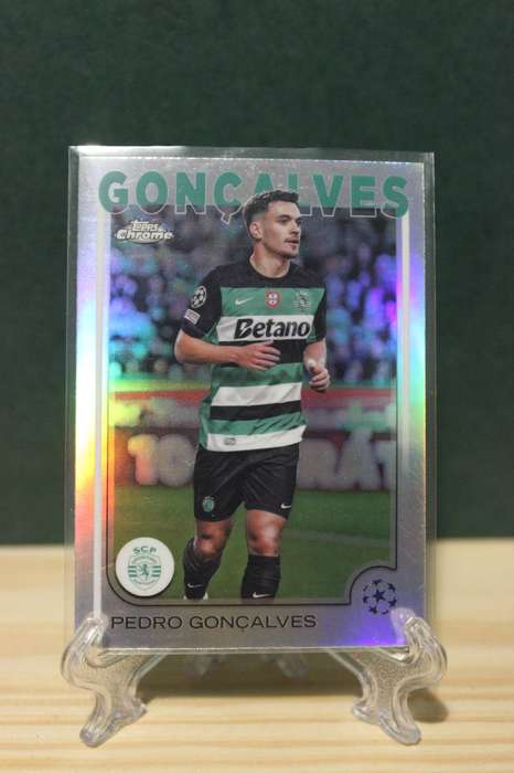 SPORTING Pedro Gonçalves 2025 Topps Chrome REFRACTOR trading card