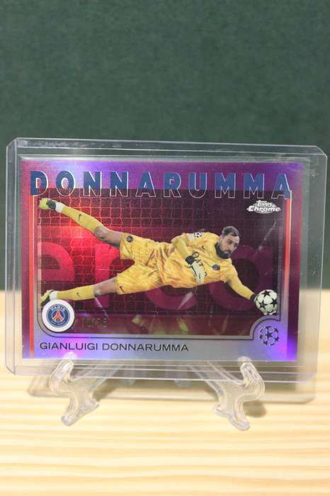 PSG Gianluigi Donnarumma Topps Chrome Lava Refractor 70/75