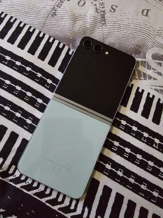 Samsung Z Flip5 256GB