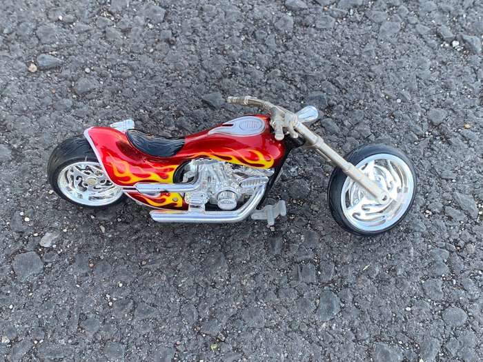 HotWheels DieCast Motorcycle Chopper  Awesome Condition / Rubber Wheels