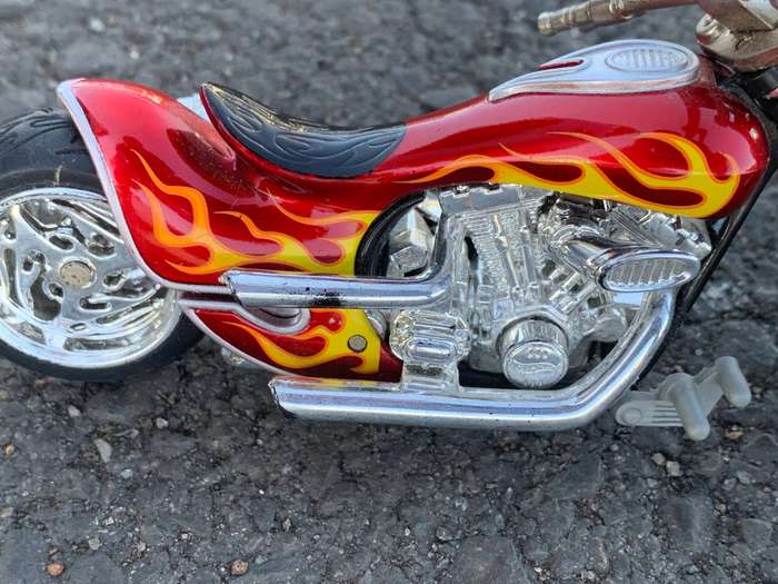 HotWheels DieCast Motorcycle Chopper  Awesome Condition / Rubber Wheels