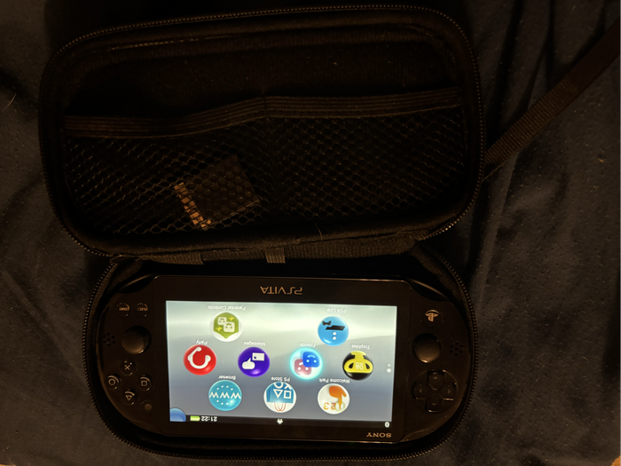 PS Vita 2000