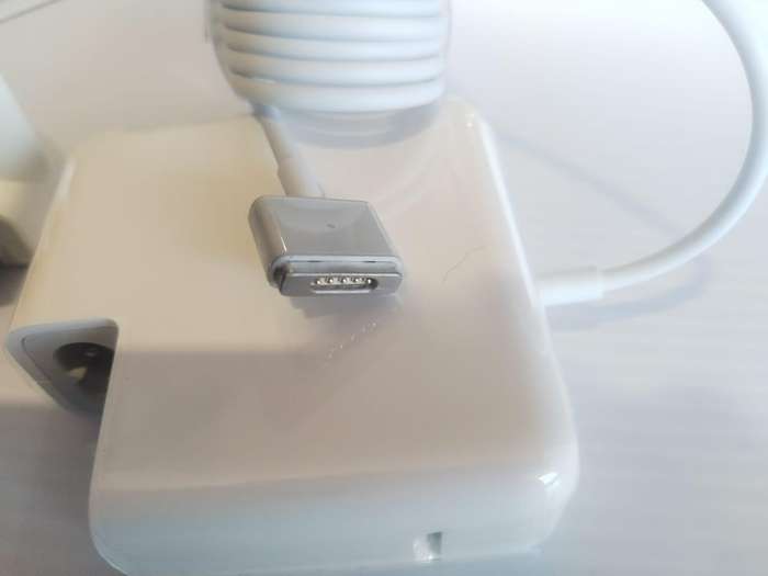 60W MagSafe Power Adapter with "T-style" connector for Macbook and other Apple devices
