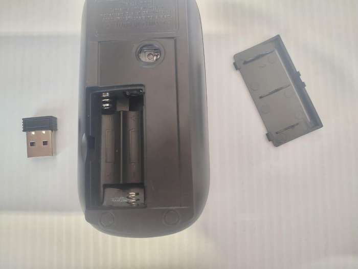 Wireless Mouse: 2.4ghz wireless mouse