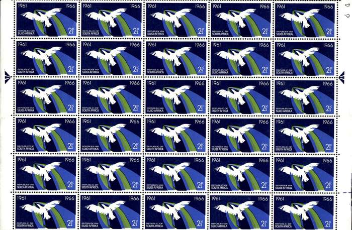 RSA 1699/05/31 Fifth Anniversary of the Republic 2½c *30 stamps Arrow block