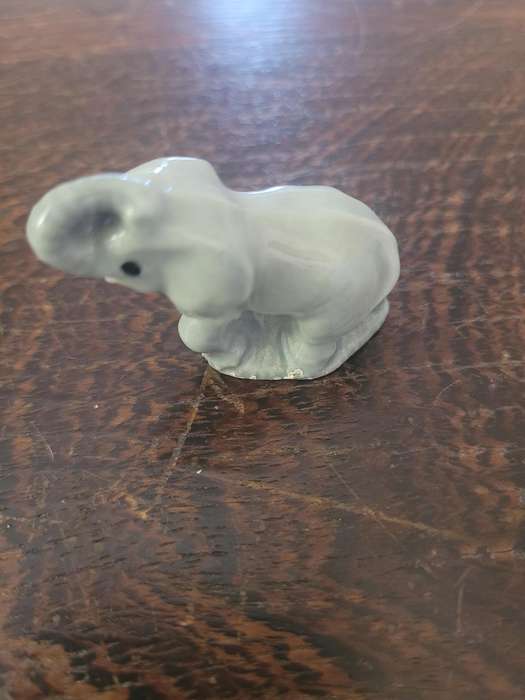TEN COLLECTABLE WADE WHIMSIES FROM NURSERY RHYMES AND ANIMALS-ALL FOR ONE BID