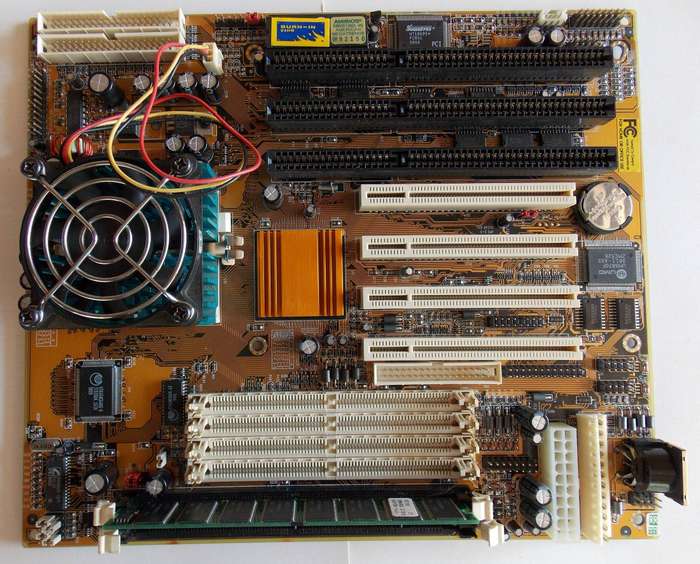 PCChips M571 Socket 7 Intel Pentium 200Mhz MMX 64MB RAM