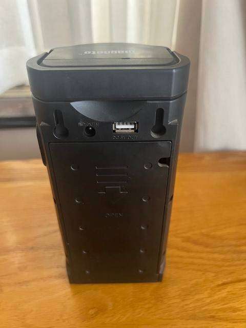 Magneto Rechargeable Light in 100% working condition.