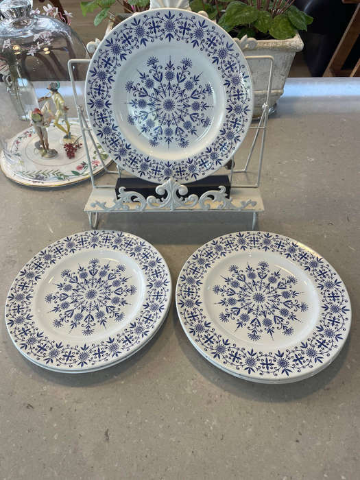 Vintage Valencia designed by Jessie Tait Midwinter Set of 6 Extra Large Dinner Plates. 26.5cm