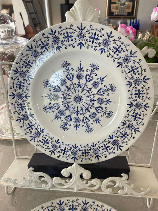 Vintage Valencia designed by Jessie Tait Midwinter Set of 6 Extra Large Dinner Plates. 26.5cm