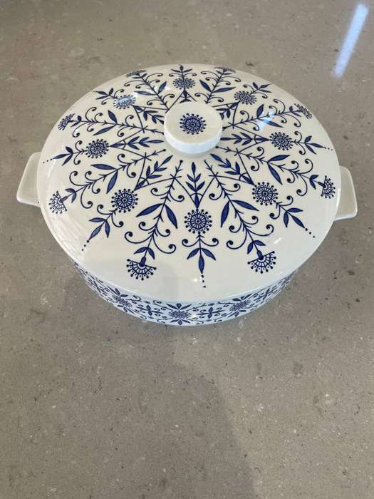 "VINTAGE" Lidded Vegetable/serving tureen by Midwinter "Valencia" designed by Jessie Tait in the 60s