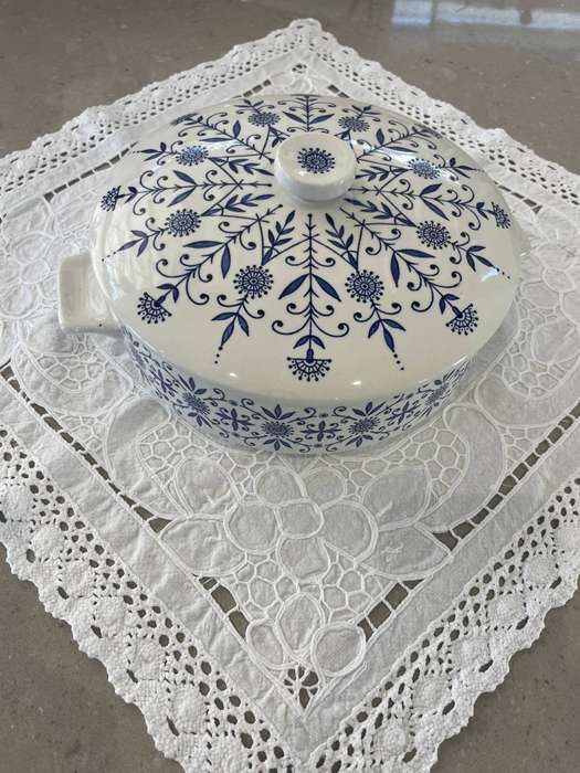 "VINTAGE" Lidded Vegetable/serving tureen by Midwinter "Valencia" designed by Jessie Tait in the 60s
