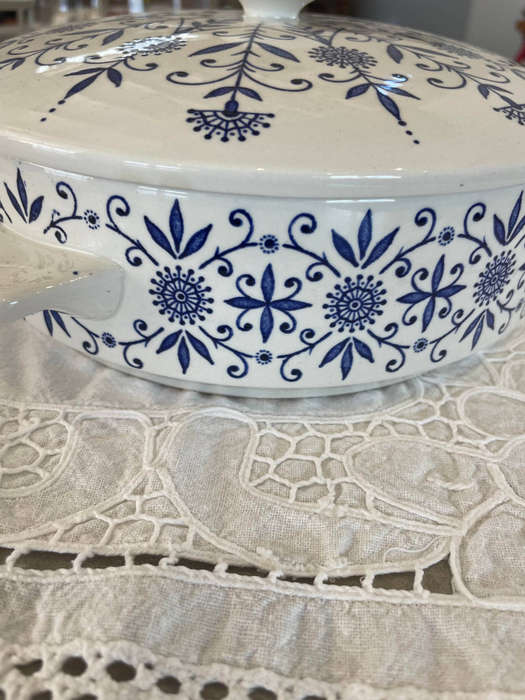 "VINTAGE" Lidded Vegetable/serving tureen by Midwinter "Valencia" designed by Jessie Tait in the 60s