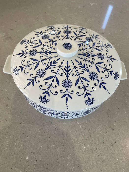"VINTAGE" Lidded Vegetable/serving tureen by Midwinter "Valencia" designed by Jessie Tait in the 60s
