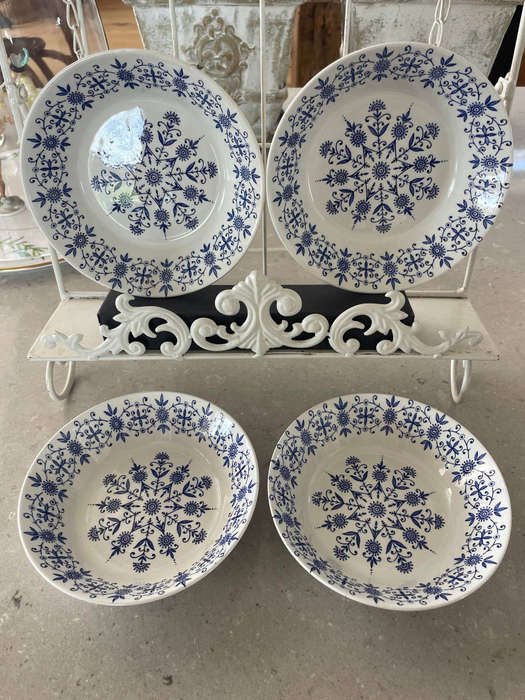 Vintage Valencia designed by Jessie Tait Midwinter Set of 4 small desert bowls.