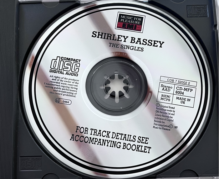Shirley Bassey - The Singles CDMFP6004