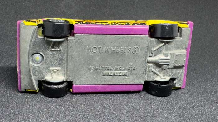 Turismo (Loose) 1983 Hot Wheels (black wall tires)