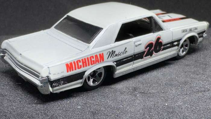 65 Pontiac GTO (Loose) - 2009 Hot Wheels Connect Cars  (Michigan)