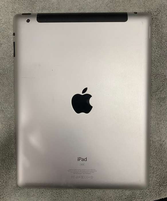 iPad 4 32GB WiFi + cellular (PRE OWNED)