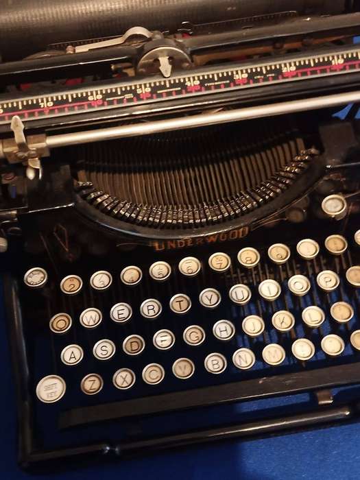 This antique Underwood No. 5 Standard Typewriter from the 1920s