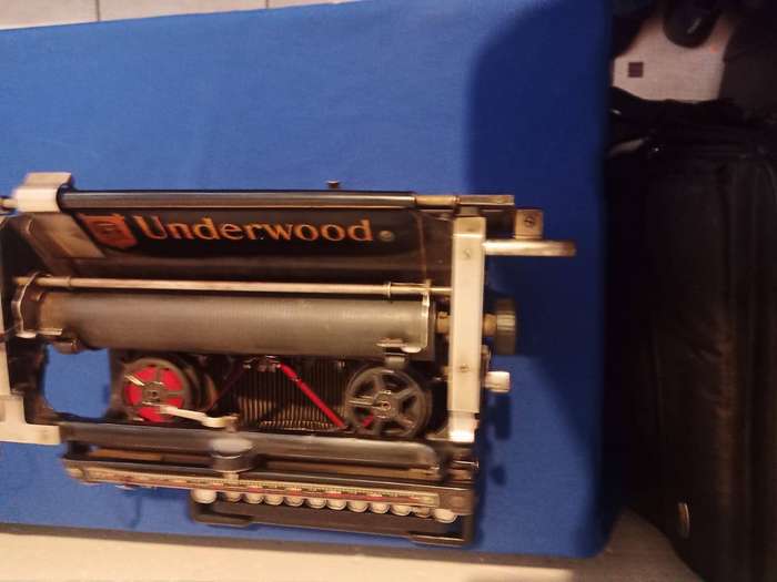 This antique Underwood No. 5 Standard Typewriter from the 1920s