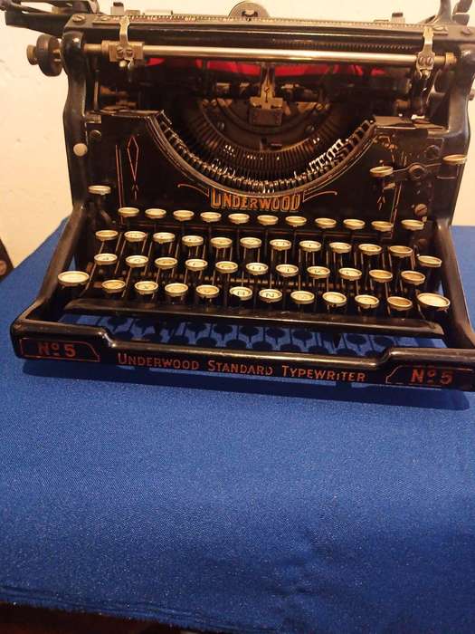 This antique Underwood No. 5 Standard Typewriter from the 1920s