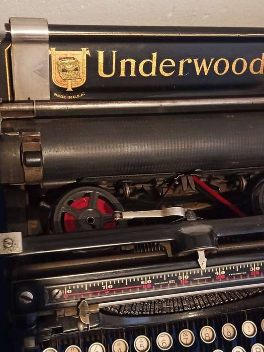 This antique Underwood No. 5 Standard Typewriter from the 1920s