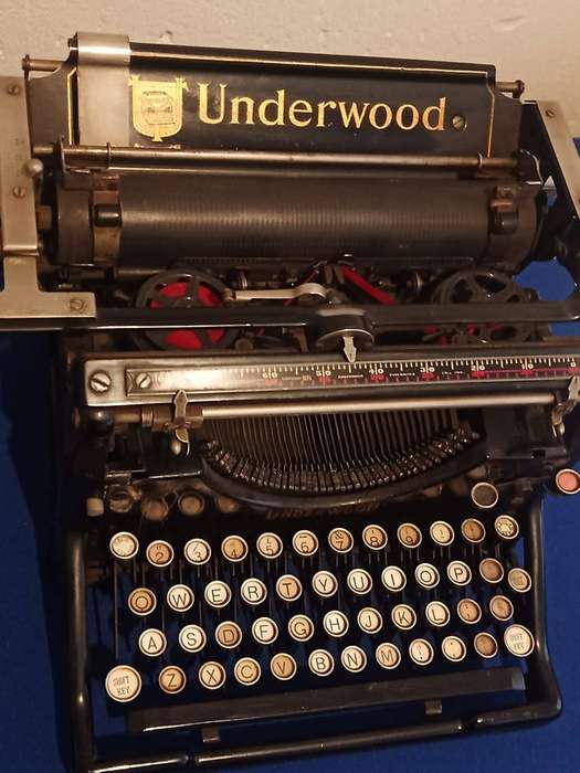 This antique Underwood No. 5 Standard Typewriter from the 1920s