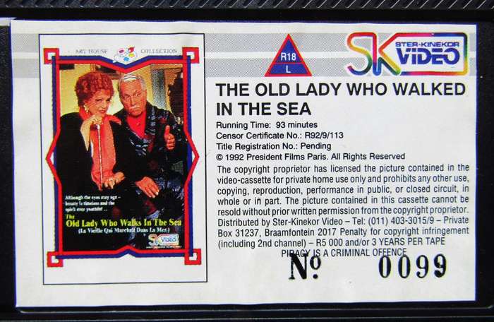 The Old Lady Who Walks in the Sea - Movie VHS Tape (1992)