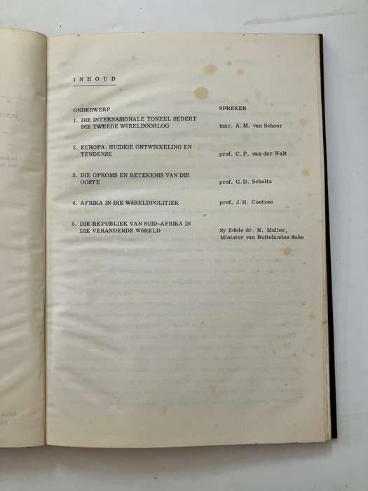 Suid-Afrika in die Veranderde Wêreld - Sentrum vir Internasionale Politiek. Hardeband, 1967