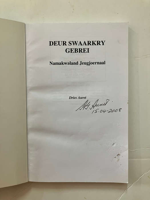 Deur Swaarkry Gebrei - Dries Auret. SKAARS GETEKENDE sagteband. 1e Uitg. 2008
