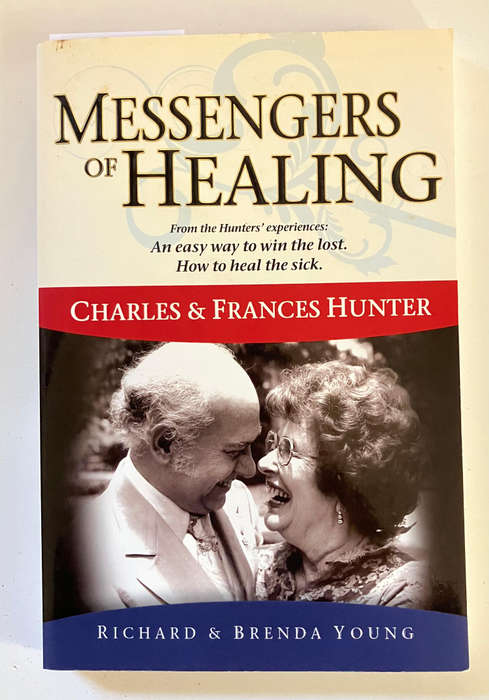 Messengers of Healing: From the Hunters' experiences - Richard & Brenda Young. Softcover. 2009