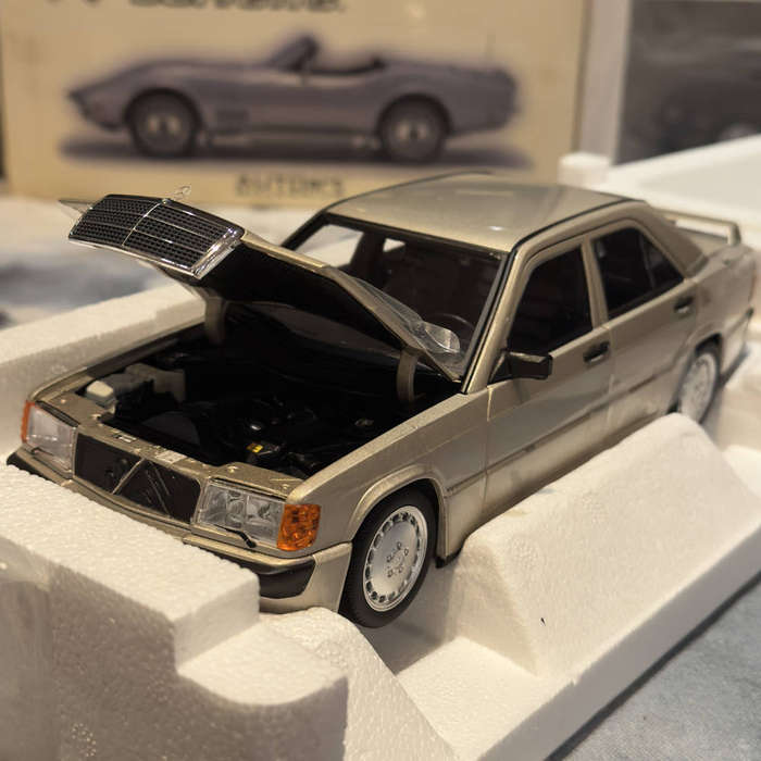 1/18 Mercedes Benz 190 E 2.3-16 by Norev