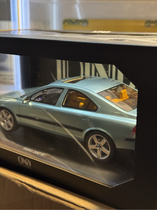 1 of 1 in SA 1:18 Volvo S60 R by DNA Collectibles