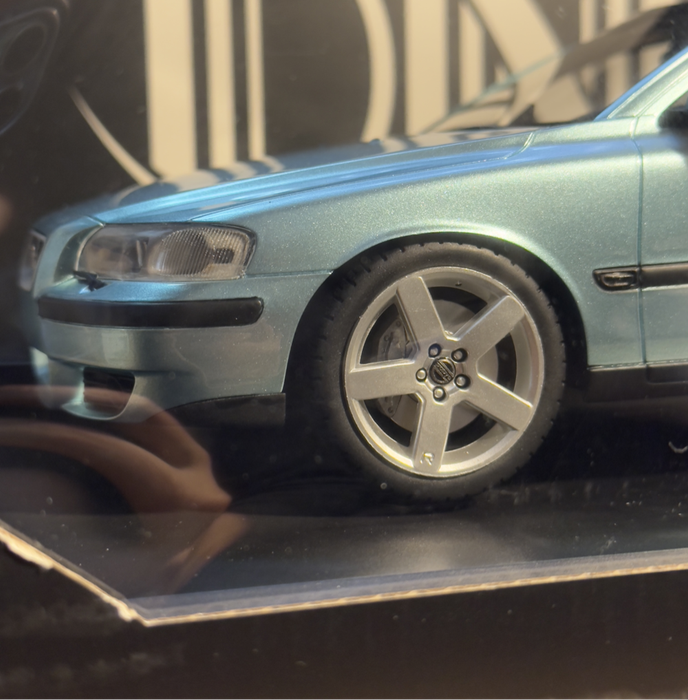 1 of 1 in SA 1:18 Volvo S60 R by DNA Collectibles