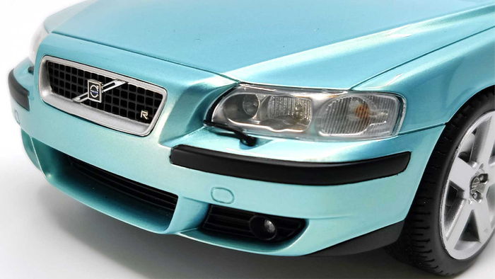 1 of 1 in SA 1:18 Volvo S60 R by DNA Collectibles