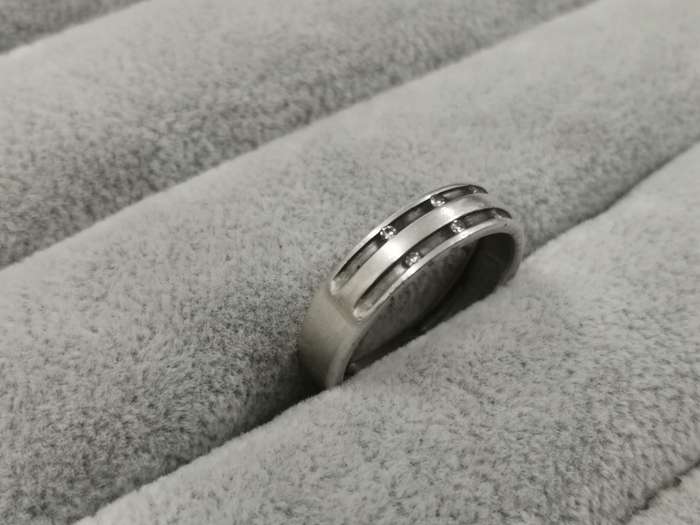 925Silver: Classy Ring - Multiple CZ Stones - Size U