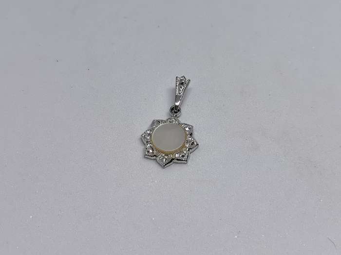 Silver Mother of Pearl Pendant