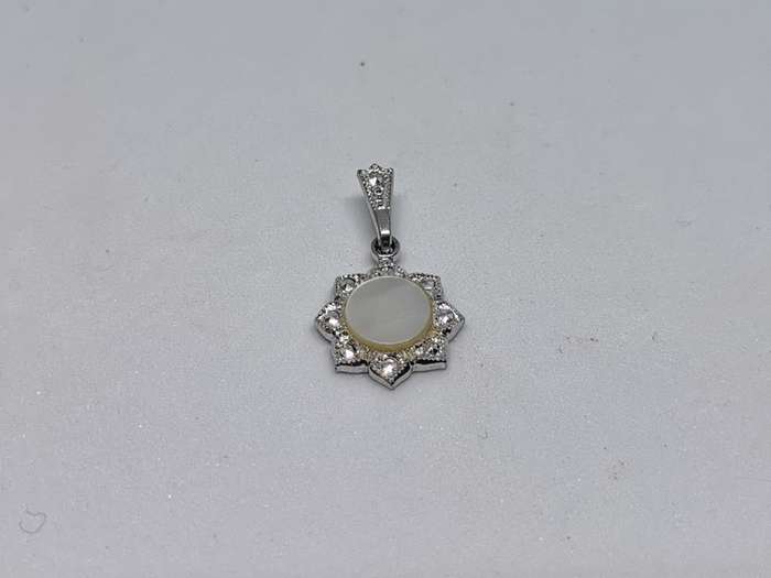 Silver Mother of Pearl Pendant