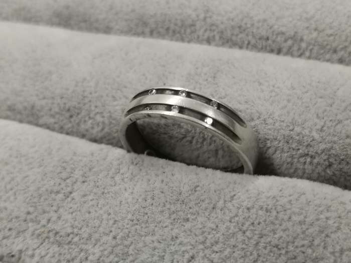 925Silver: Classy Ring - Multiple CZ Stones - Size U