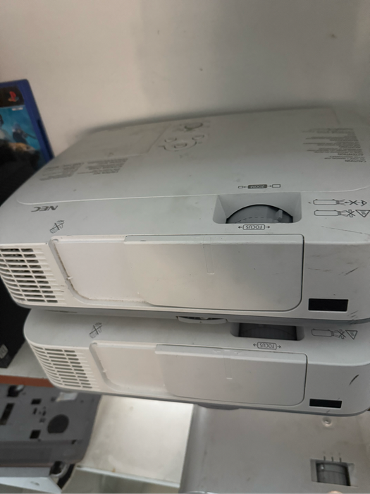 Nec projector