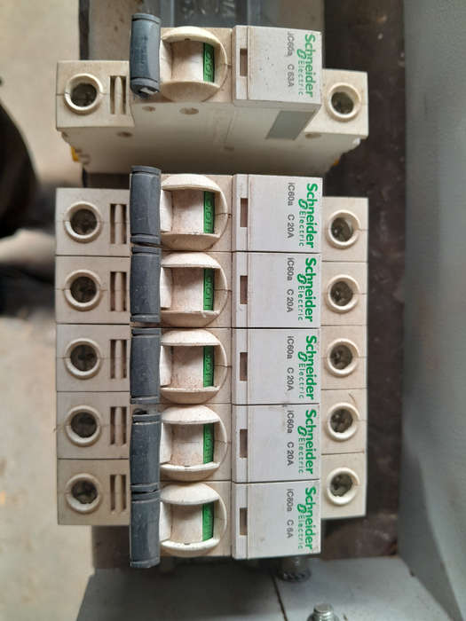 Set of 6 Breaker
