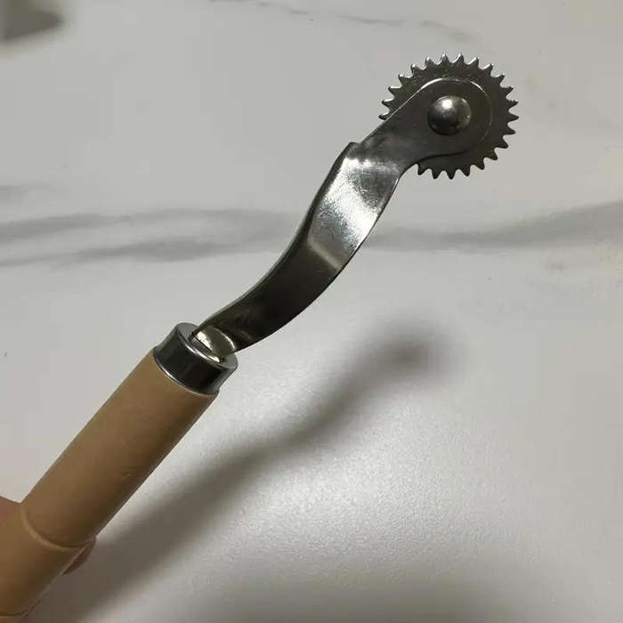 1 pcs Metal Roller Paper Punch Tool with Wooden Handle