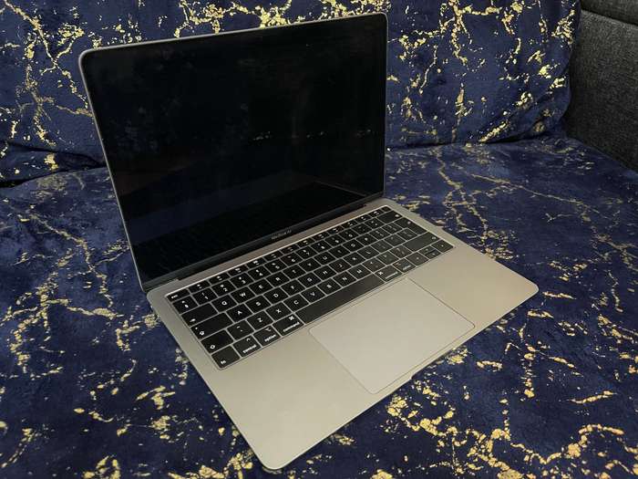 MacBook Air 13-inch i5 128GB