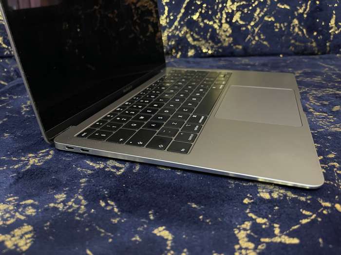 MacBook Air 13-inch i5 128GB