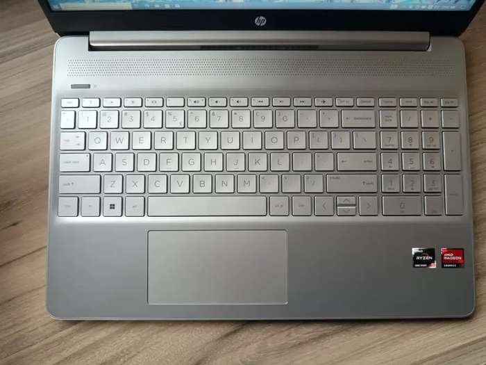 HP 15s AMD RYZEN 5, 16GB Ram, 256GB SSD, AMD Radeon Graphics