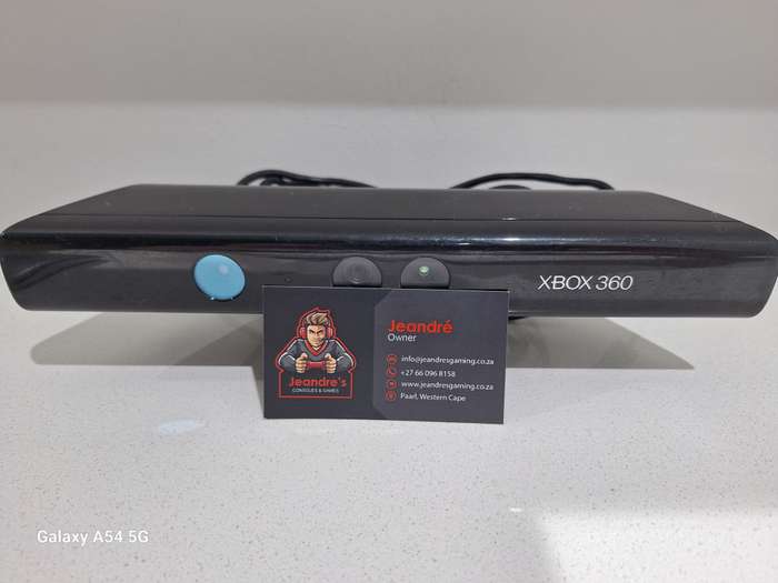 Kinect Sensor with Kinect Sports Game (XBOX 360) / XBOX 360 KINECT WITH GAME - 14 DAYS WARRANTY!