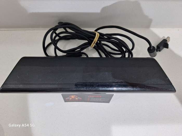 Kinect Sensor with Kinect Sports Game (XBOX 360) / XBOX 360 KINECT WITH GAME - 14 DAYS WARRANTY!